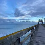 Hébergement de vacances Le Nid Douillet Proche De La Mer. La Clef Des Paons Luc-sur-Mer